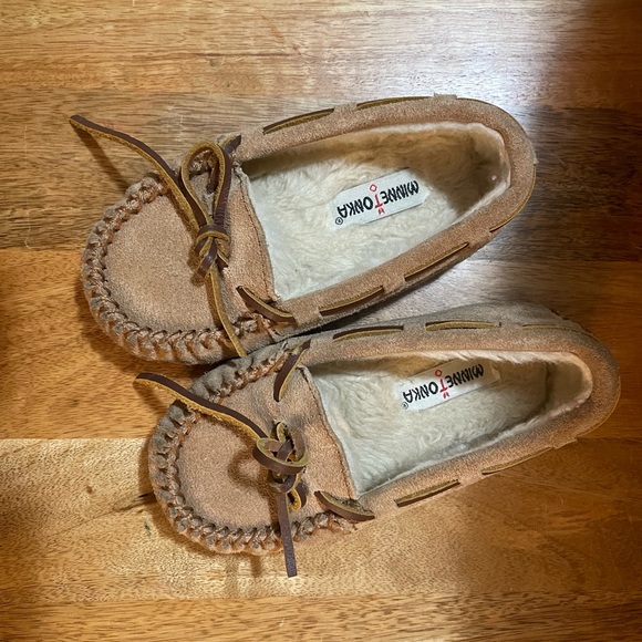 Minnetonka toddler slippers, gender neutral, size toddler 9 - Picture 3 of 3